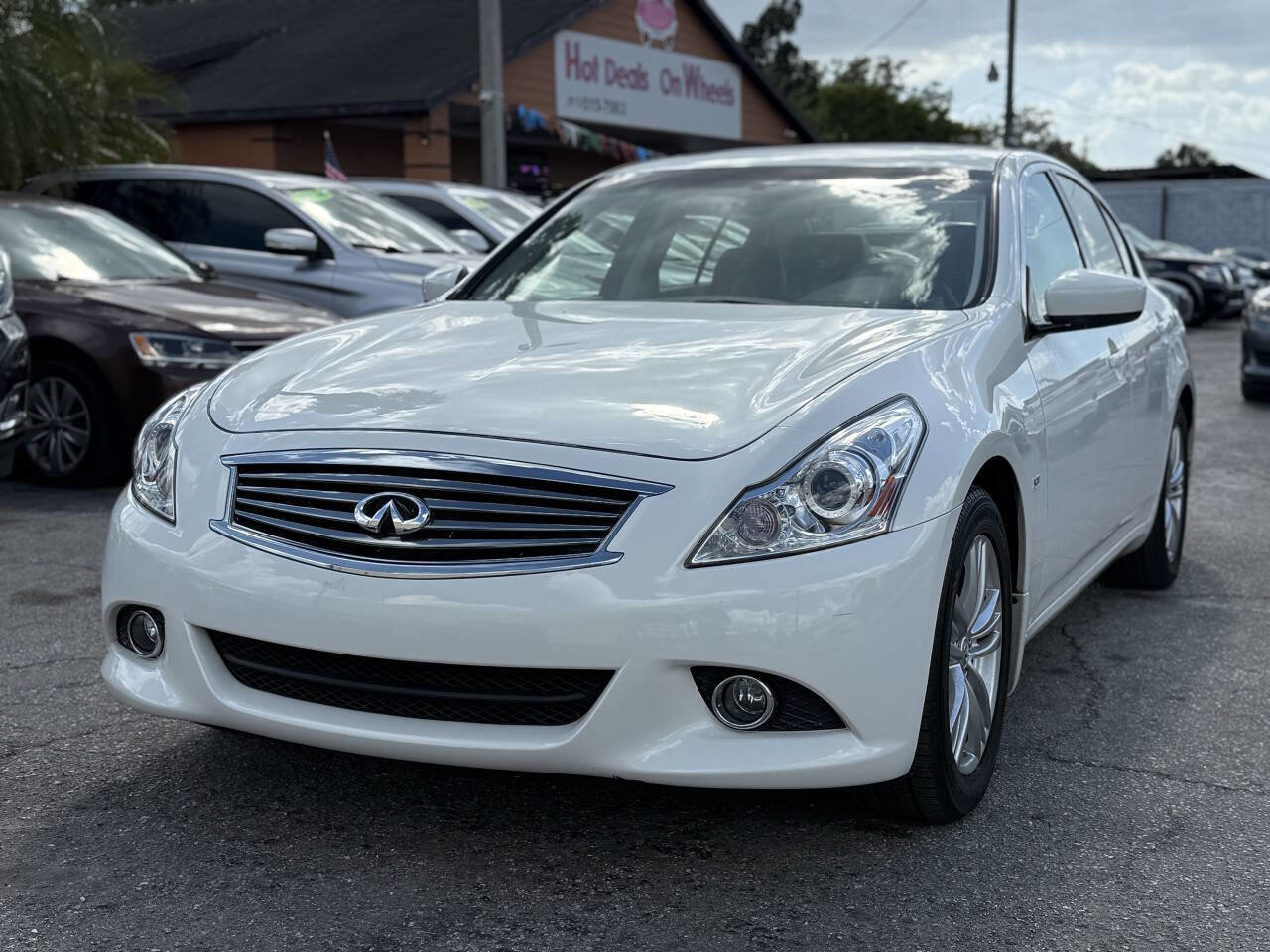 Used 2015 INFINITI Q40 w/ Moonroof Package image 3