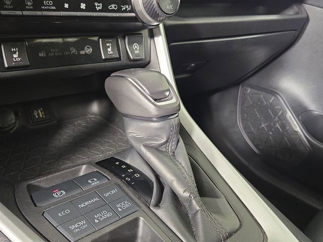 Used 2023 Toyota RAV4 XLE Premium image 20