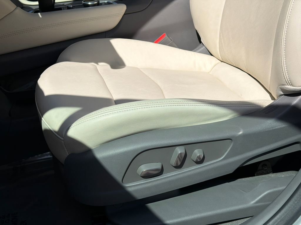 Used 2020 Cadillac XT6 Premium Luxury w/ LPO, Floor Liner Package image 18