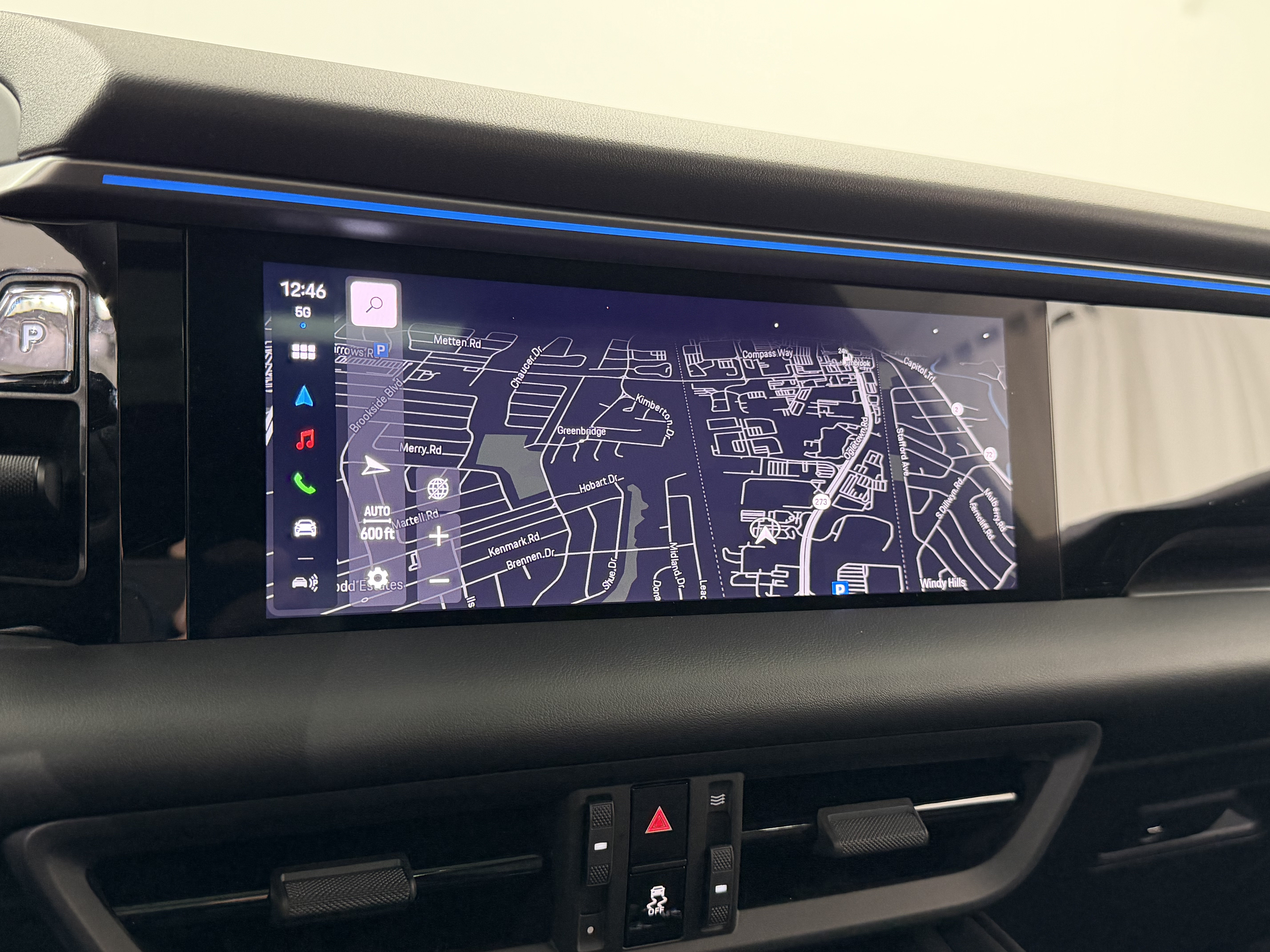 Certified 2025 Porsche Macan Electric RWD image 39