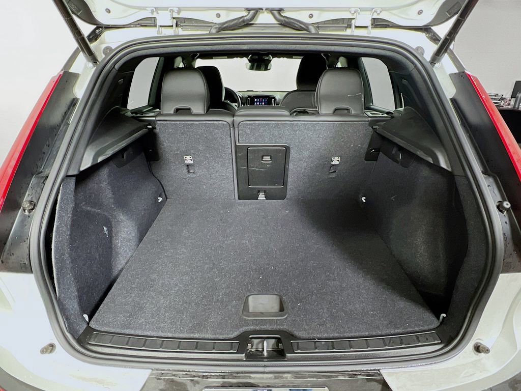 Used 2023 Volvo XC40 Recharge Core image 26