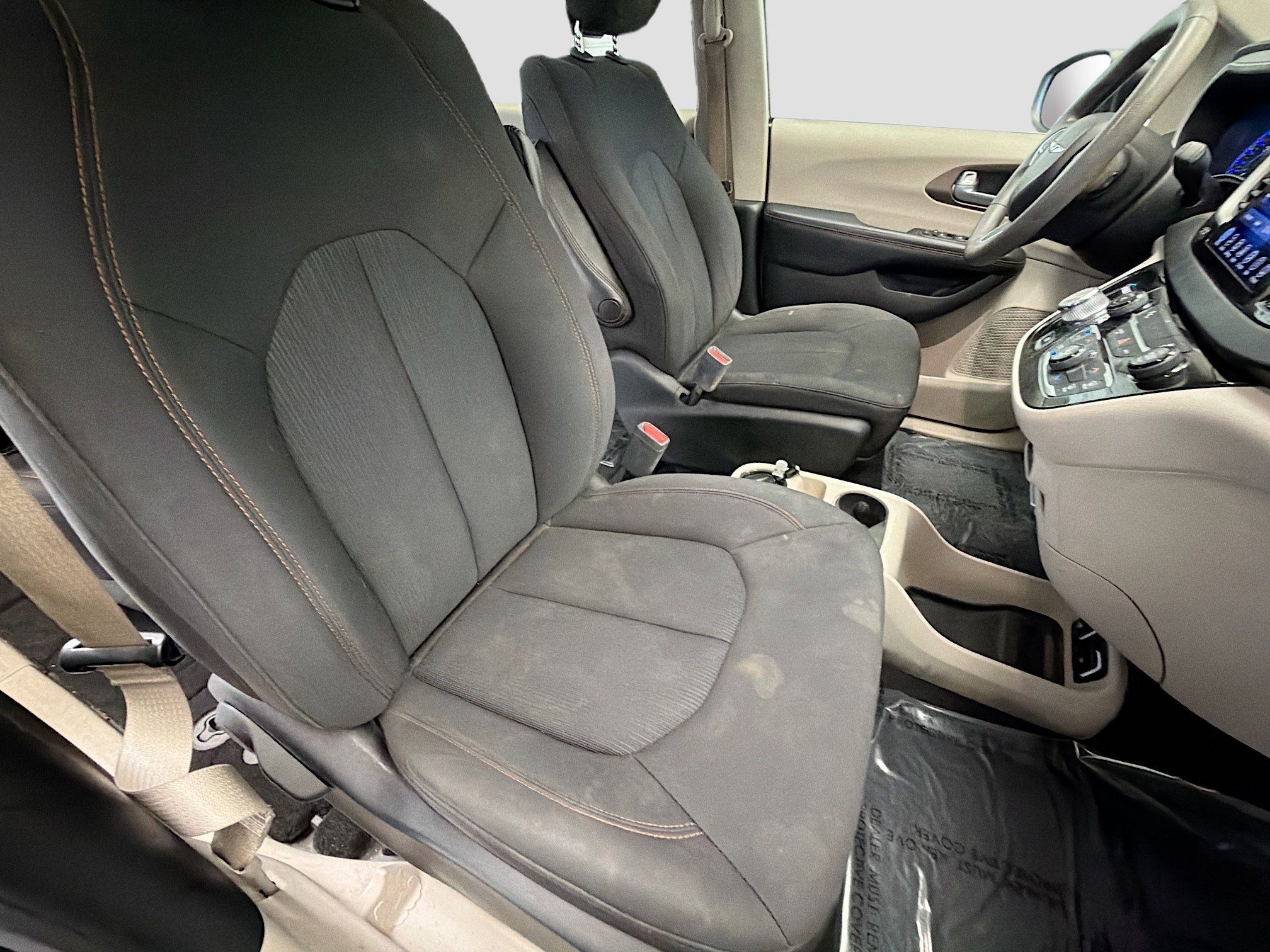 Used 2017 Chrysler Pacifica Touring image 16