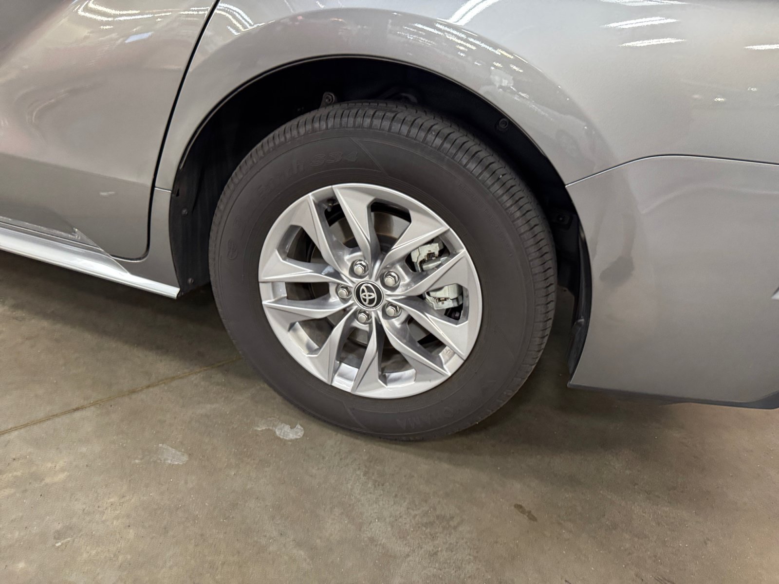 Certified 2026 Toyota Sienna XLE FWD image 26