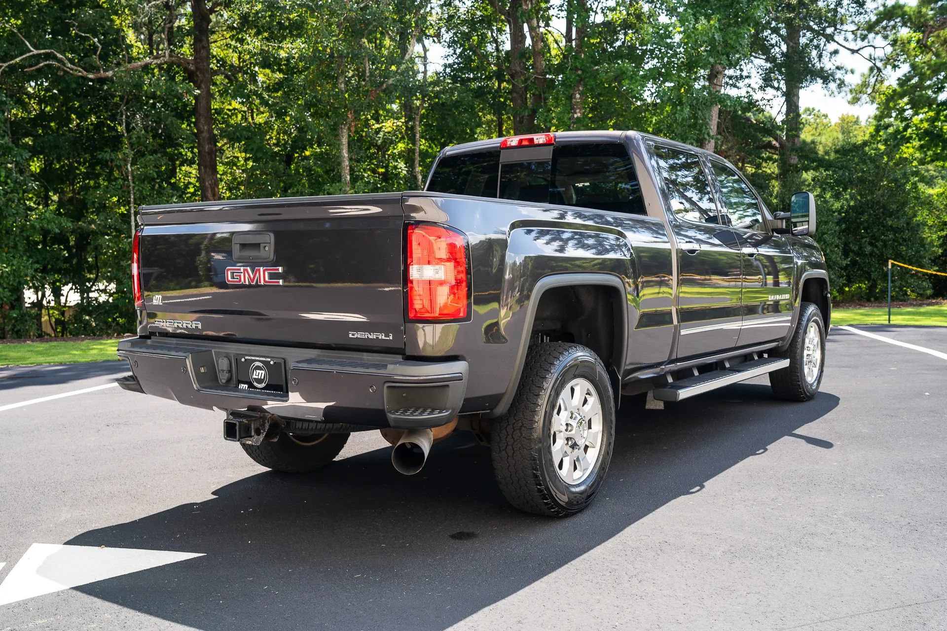 Used 2015 GMC Sierra 3500 Denali w/ Duramax Plus Package AWD/4WD image 8