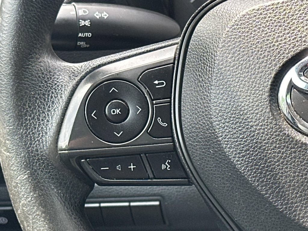 Used 2021 Toyota Corolla LE image 23