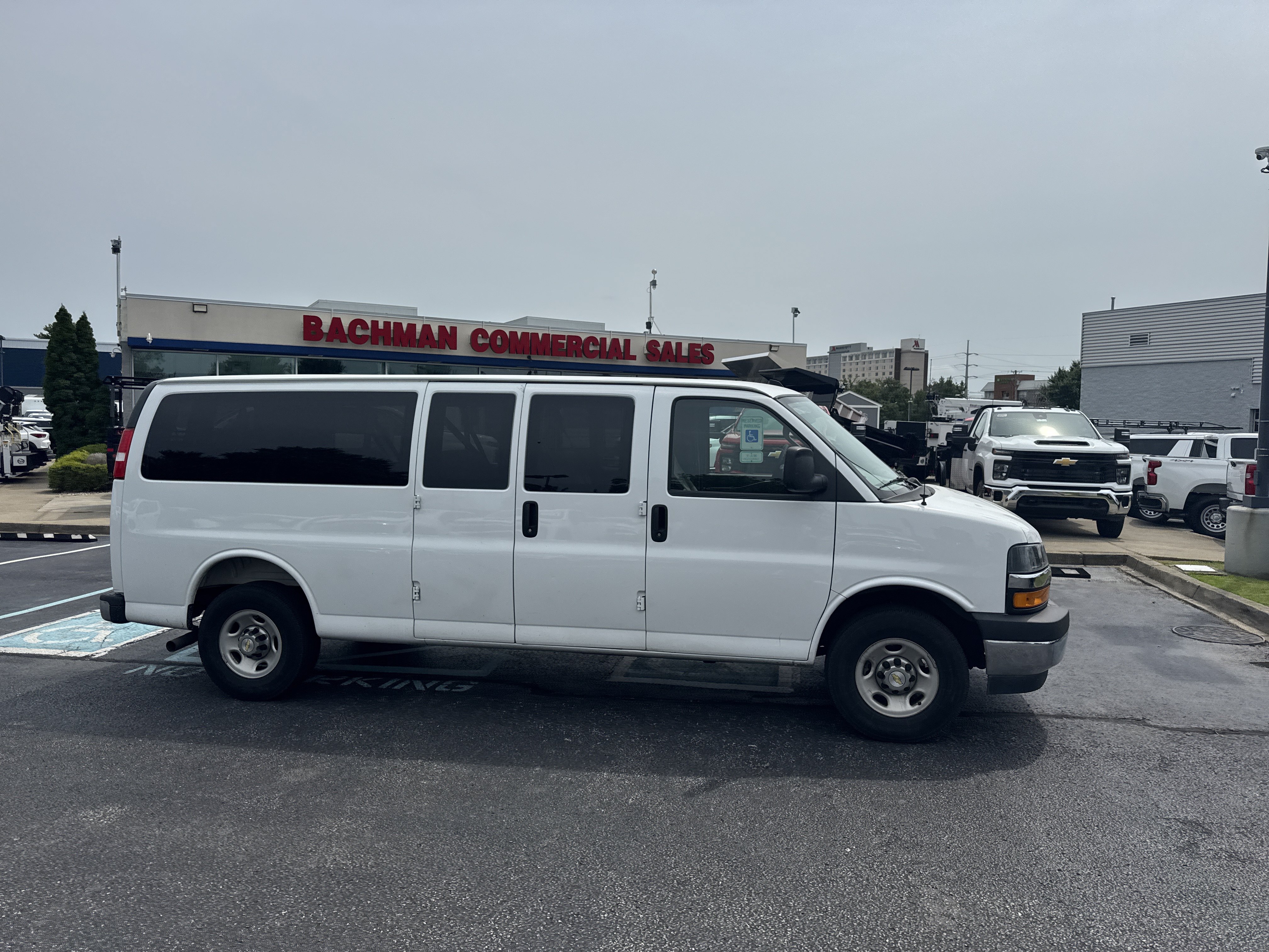Used 2025 Chevrolet Express 3500 LT w/ LT Preferred Equipment Group RWD image 2