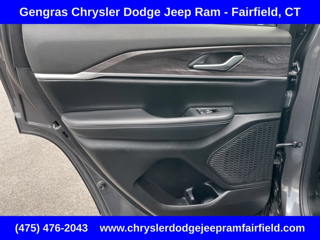 Certified 2023 Jeep Grand Cherokee Limited AWD/4WD image 31