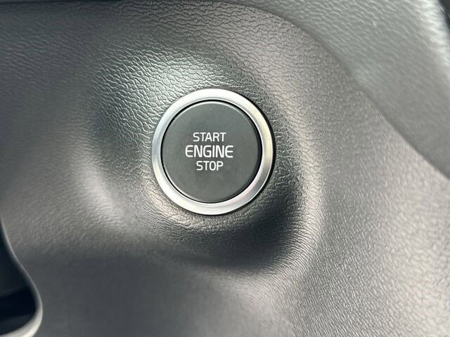 New 2024 Volvo XC40 B5 Plus w/ Climate Package image 16