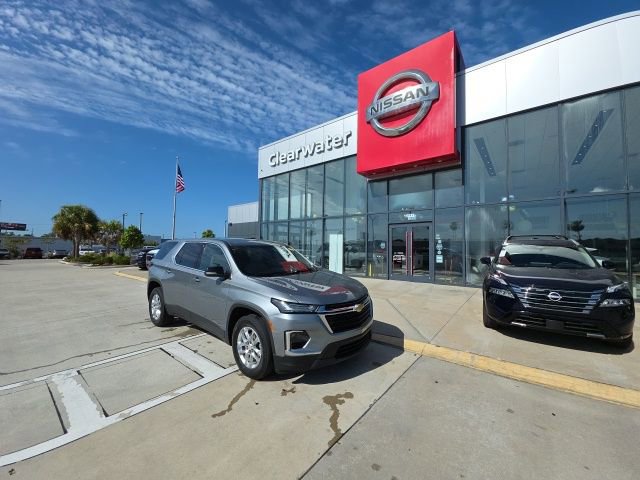Used 2023 Chevrolet Traverse LS FWD image 1