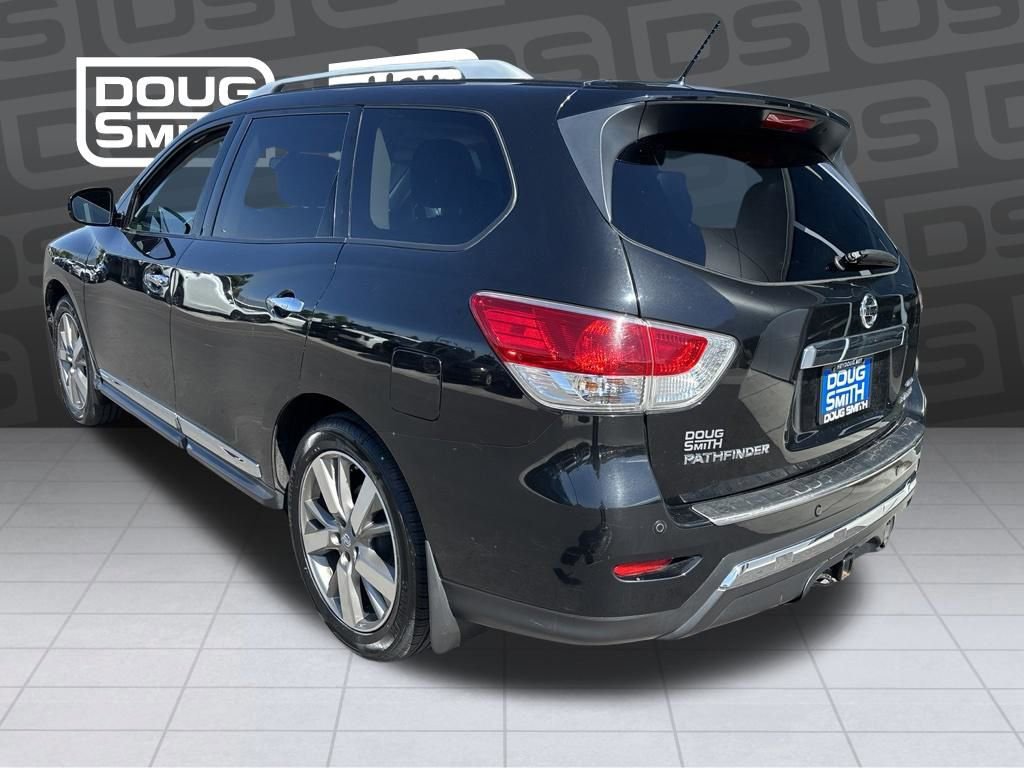 Used 2016 Nissan Pathfinder Platinum w/ Family Entertainment Package AWD/4WD image 3
