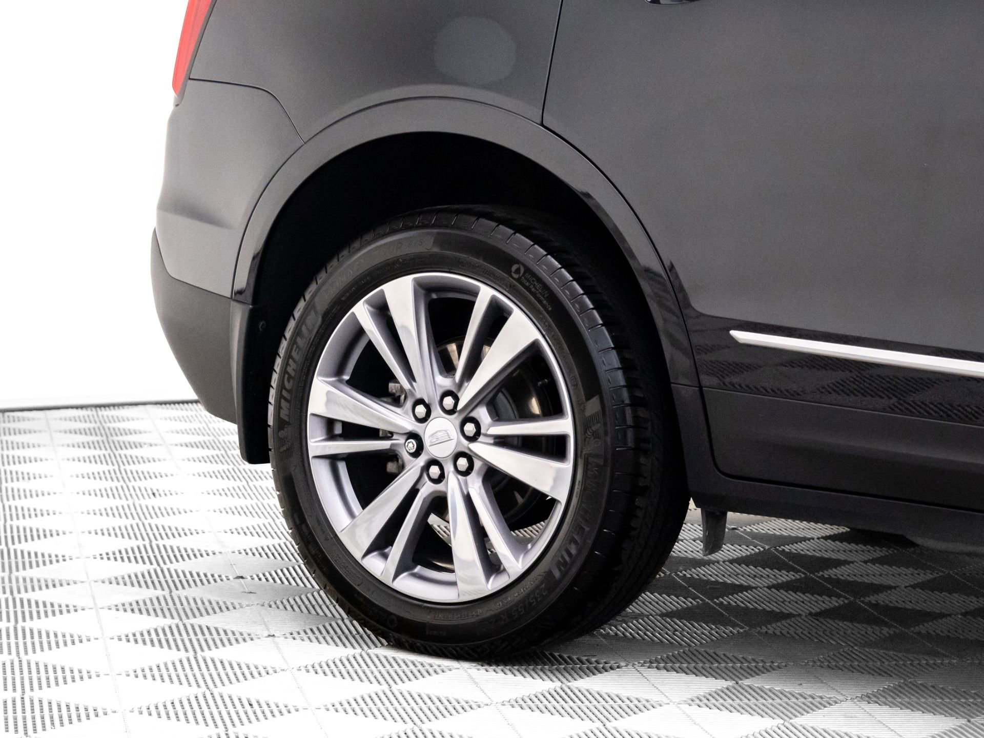 Used 2020 Cadillac XT5 Premium Luxury w/ LPO, Floor Liner Package image 35