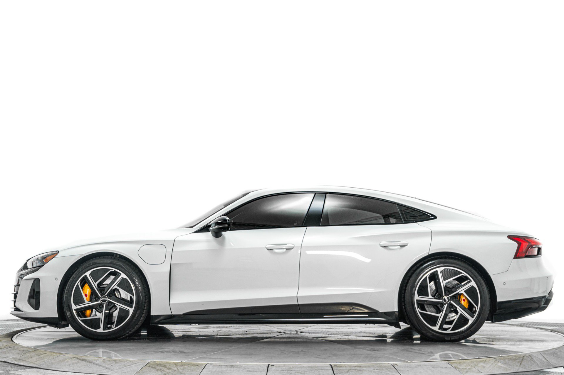 Used 2023 Audi RS e-tron GT w/ Carbon Performance Package AWD/4WD image 6