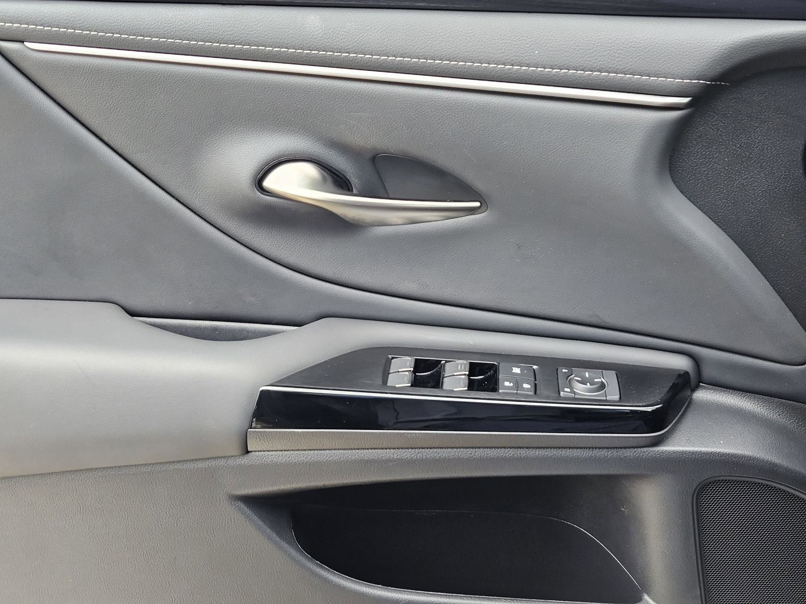 Used 2025 Lexus ES 350 w/ Accessory Package (Z2) FWD image 29