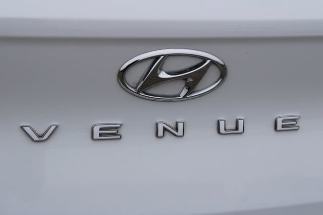 Used 2022 Hyundai Venue Limited image 5