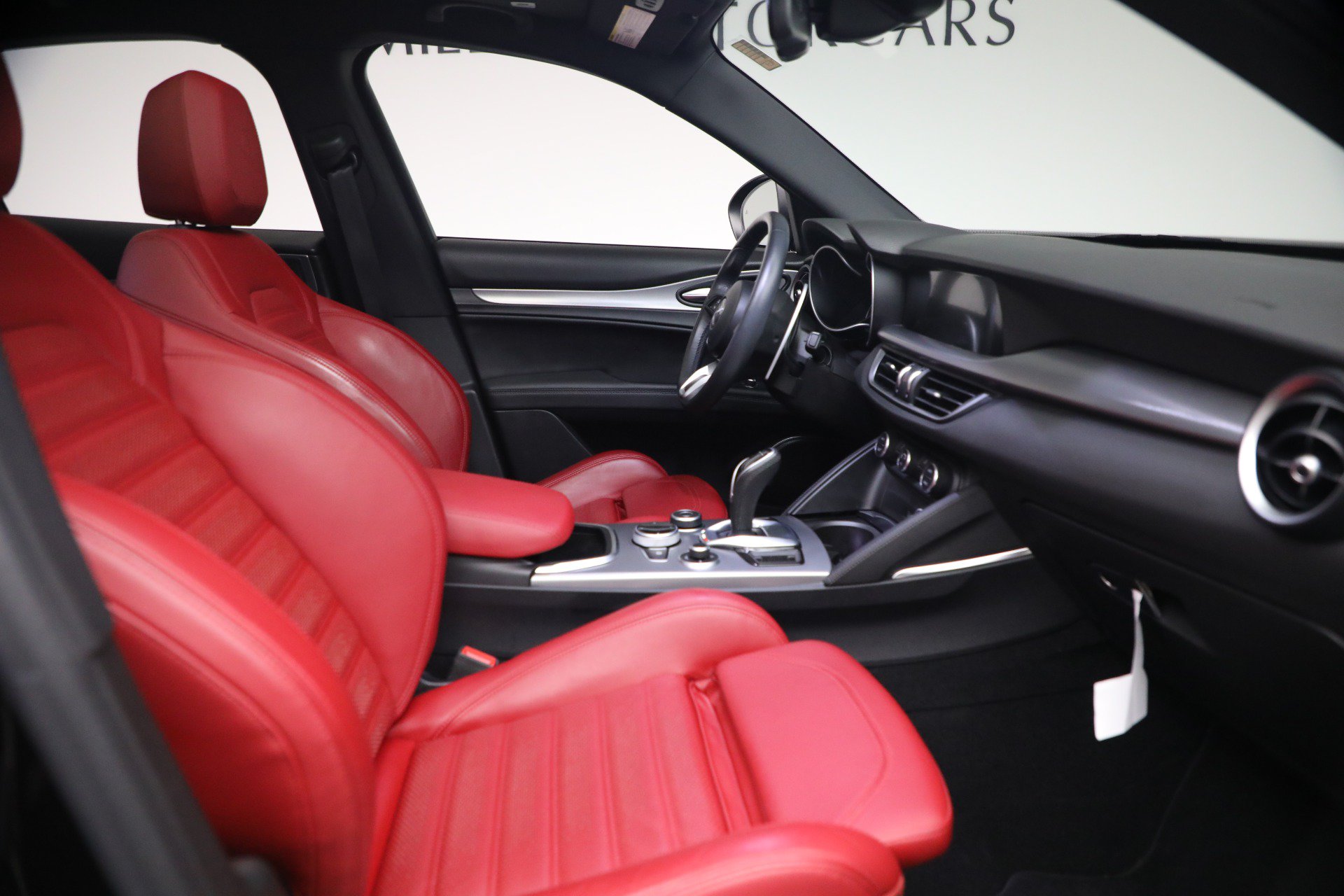 Used 2023 Alfa Romeo Stelvio Veloce AWD/4WD image 16