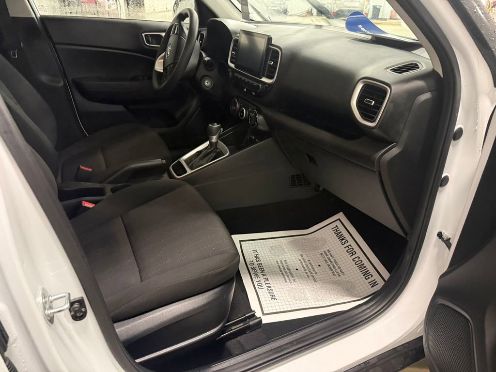 Certified 2022 Hyundai Venue SE w/ Cargo Package FWD image 29