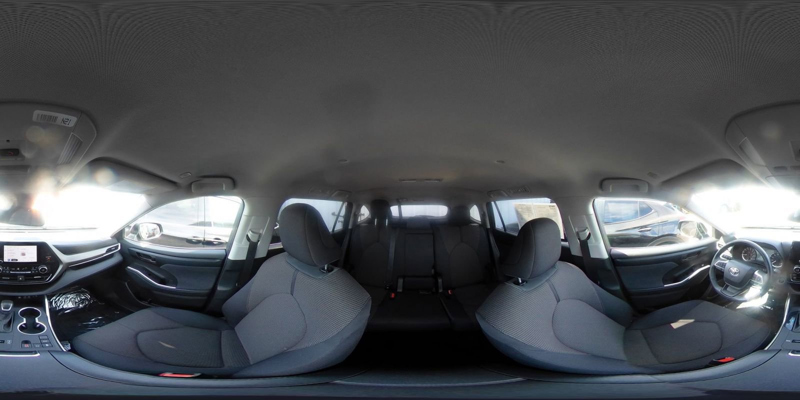 Used 2025 Toyota Highlander LE image 44