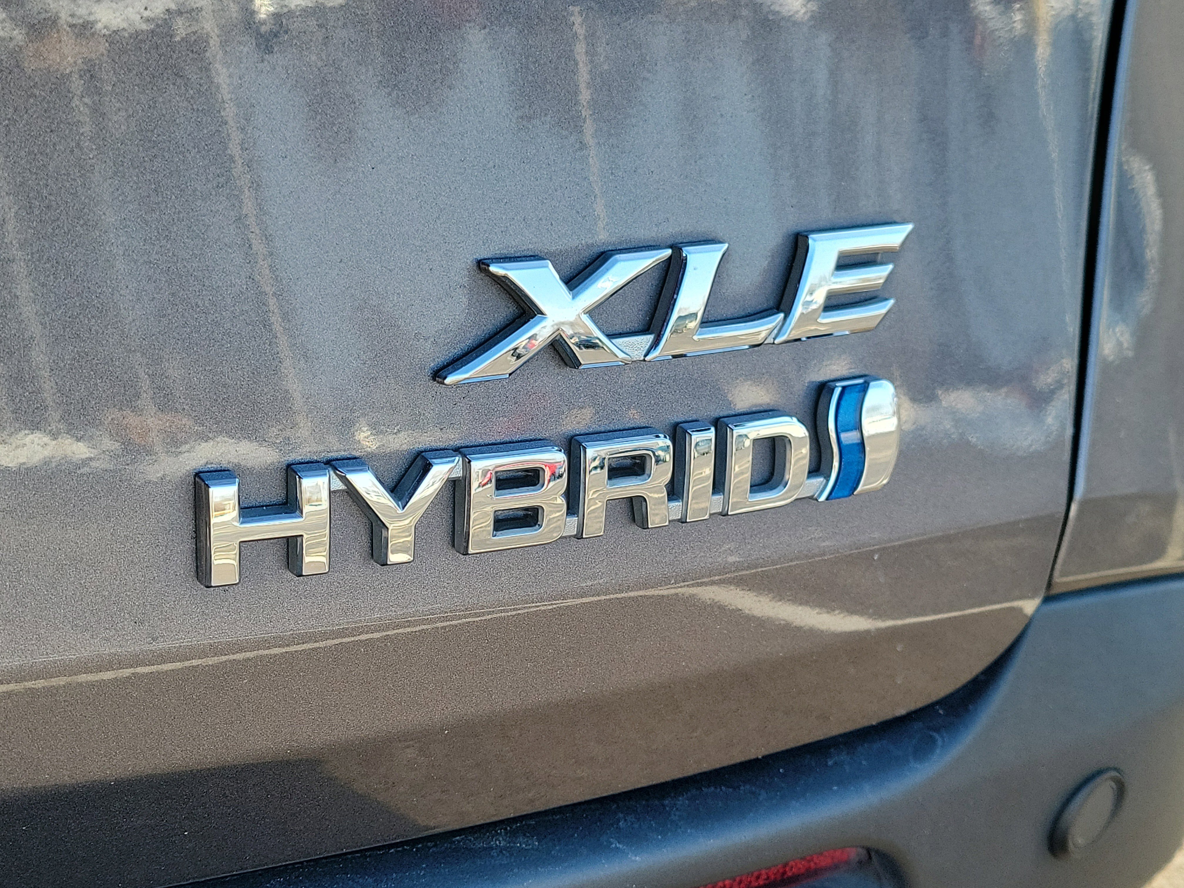 Used 2021 Toyota Sienna XLE image 6