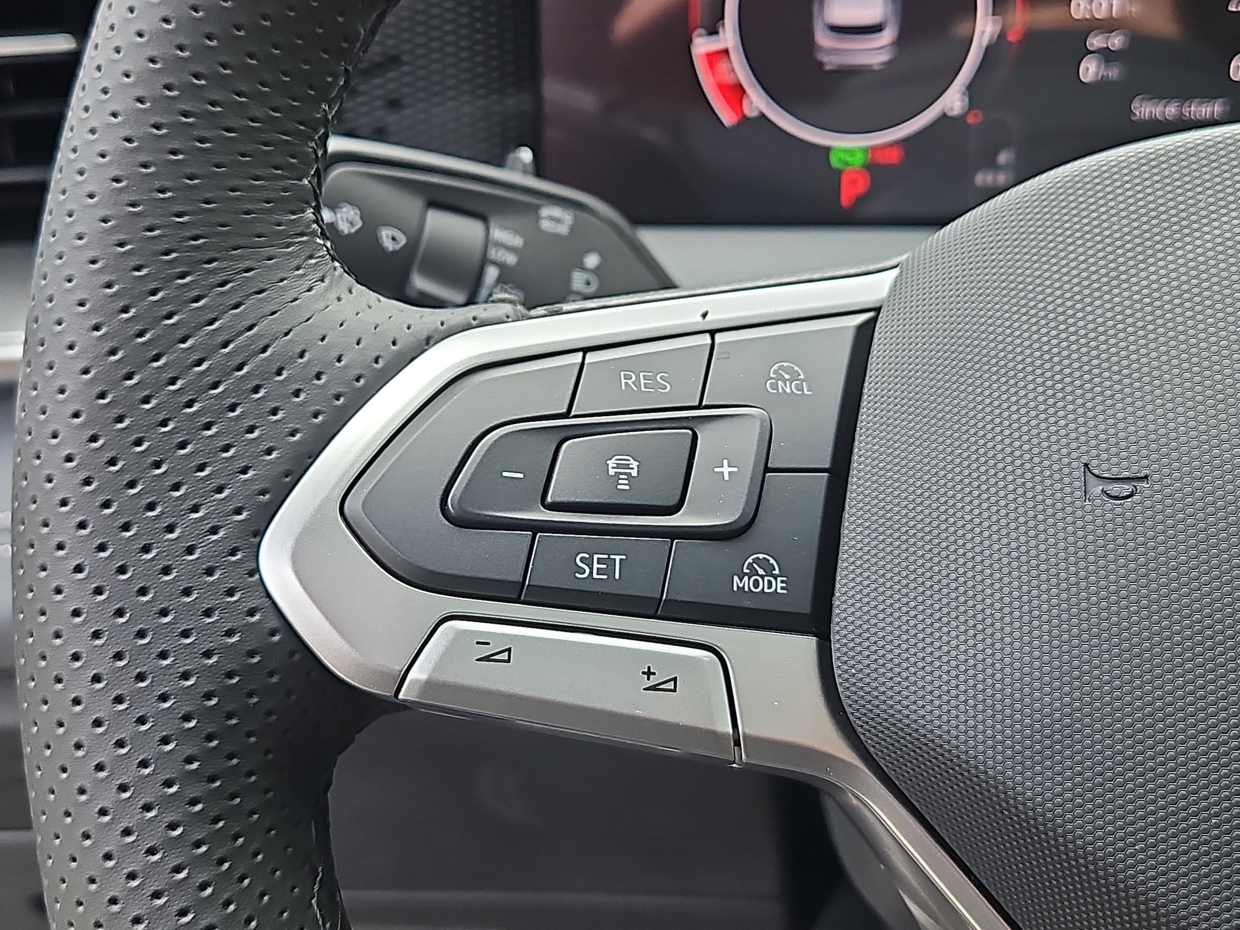 New 2026 Volkswagen Tiguan SE R-Line AWD/4WD image 14