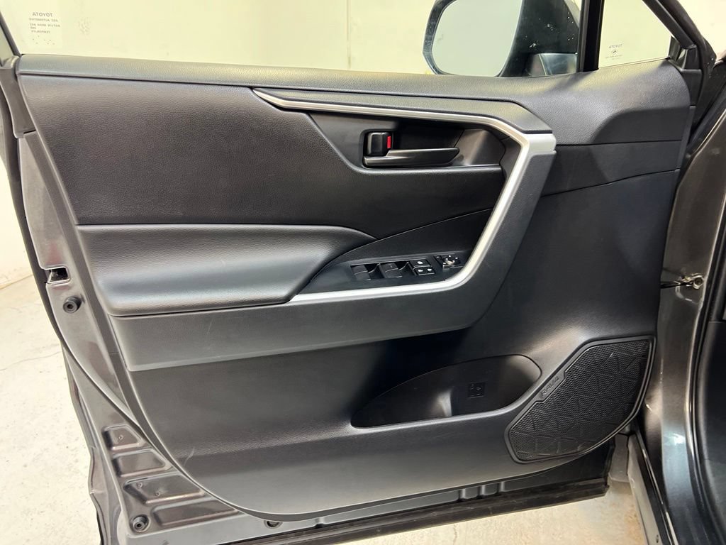 Used 2025 Toyota RAV4 LE AWD/4WD image 14