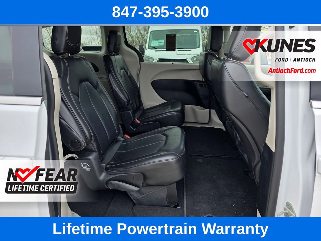 Used 2024 Chrysler Pacifica Touring-L FWD image 28
