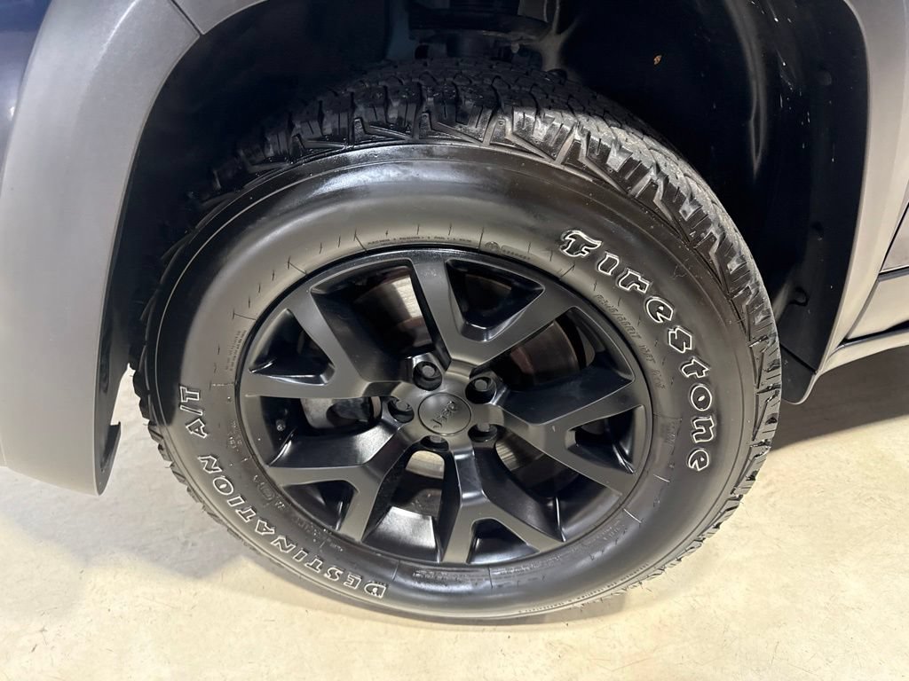 Used 2014 Jeep Cherokee Trailhawk w/ Technology Group AWD/4WD image 2