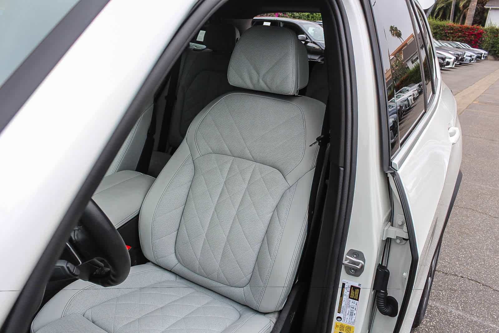 Used 2024 BMW X5 xDrive50e w/ Climate Comfort Package AWD/4WD image 25