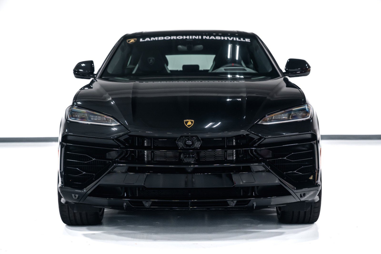 Used 2025 Lamborghini Urus SE image 3