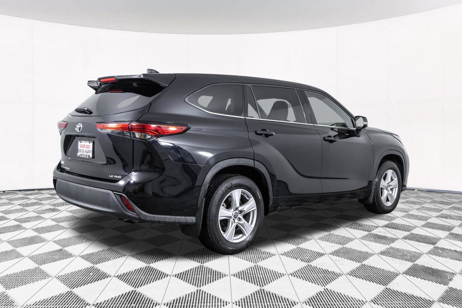 Used 2022 Toyota Highlander LE AWD/4WD image 19