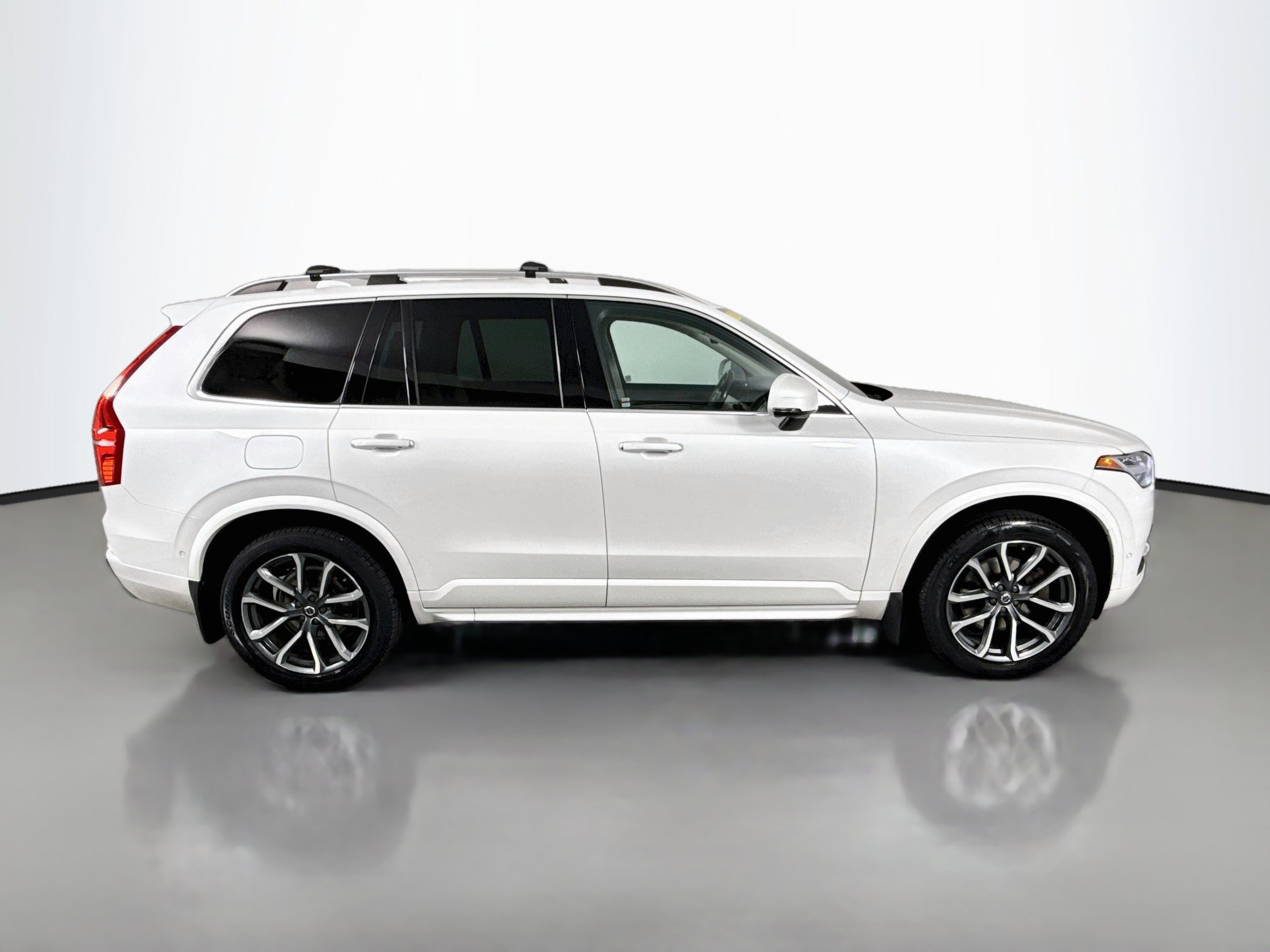 Used 2018 Volvo XC90 T6 Momentum w/ Convenience Package AWD/4WD image 8