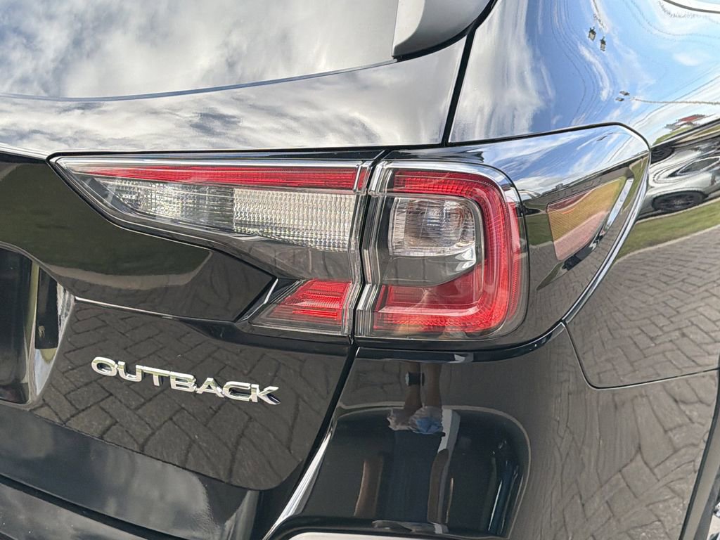 Certified 2025 Subaru Outback Premium image 9