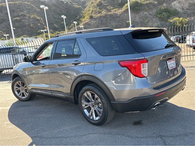 Used 2022 Ford Explorer XLT w/ Equipment Group 202A image 3