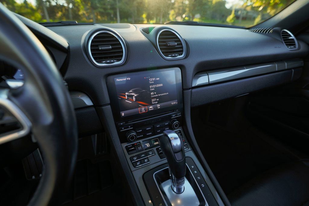 Used 2021 Porsche 718 Boxster Base w/ Premium Package image 13