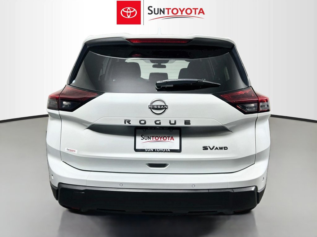 Used 2024 Nissan Rogue SV AWD/4WD image 4