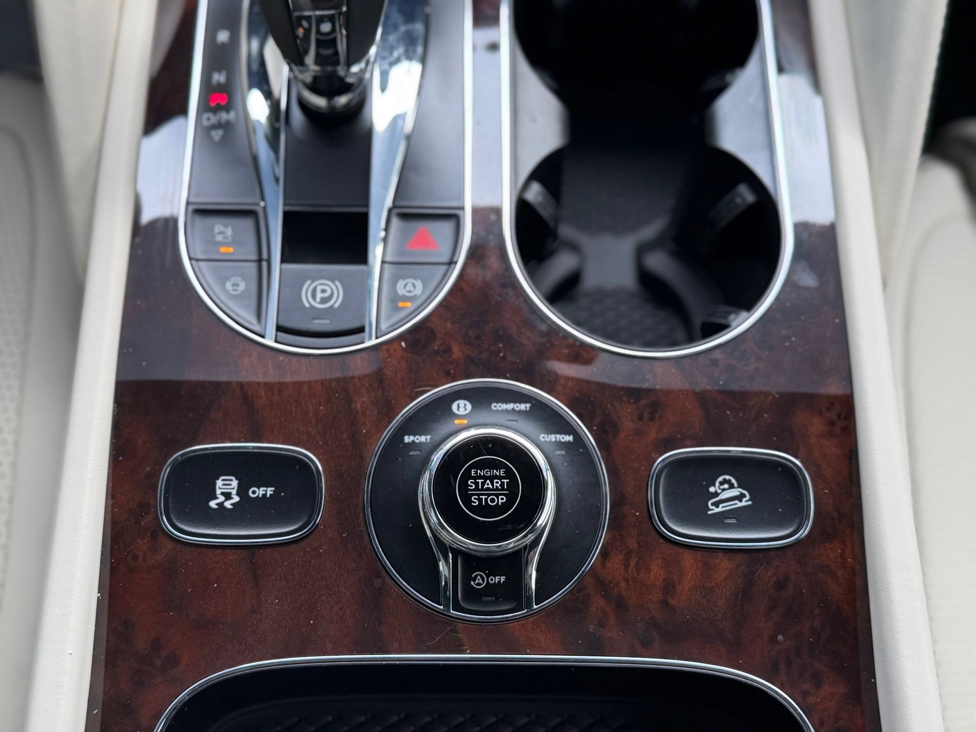Certified 2024 Bentley Bentayga Extended Wheelbase AWD/4WD image 42