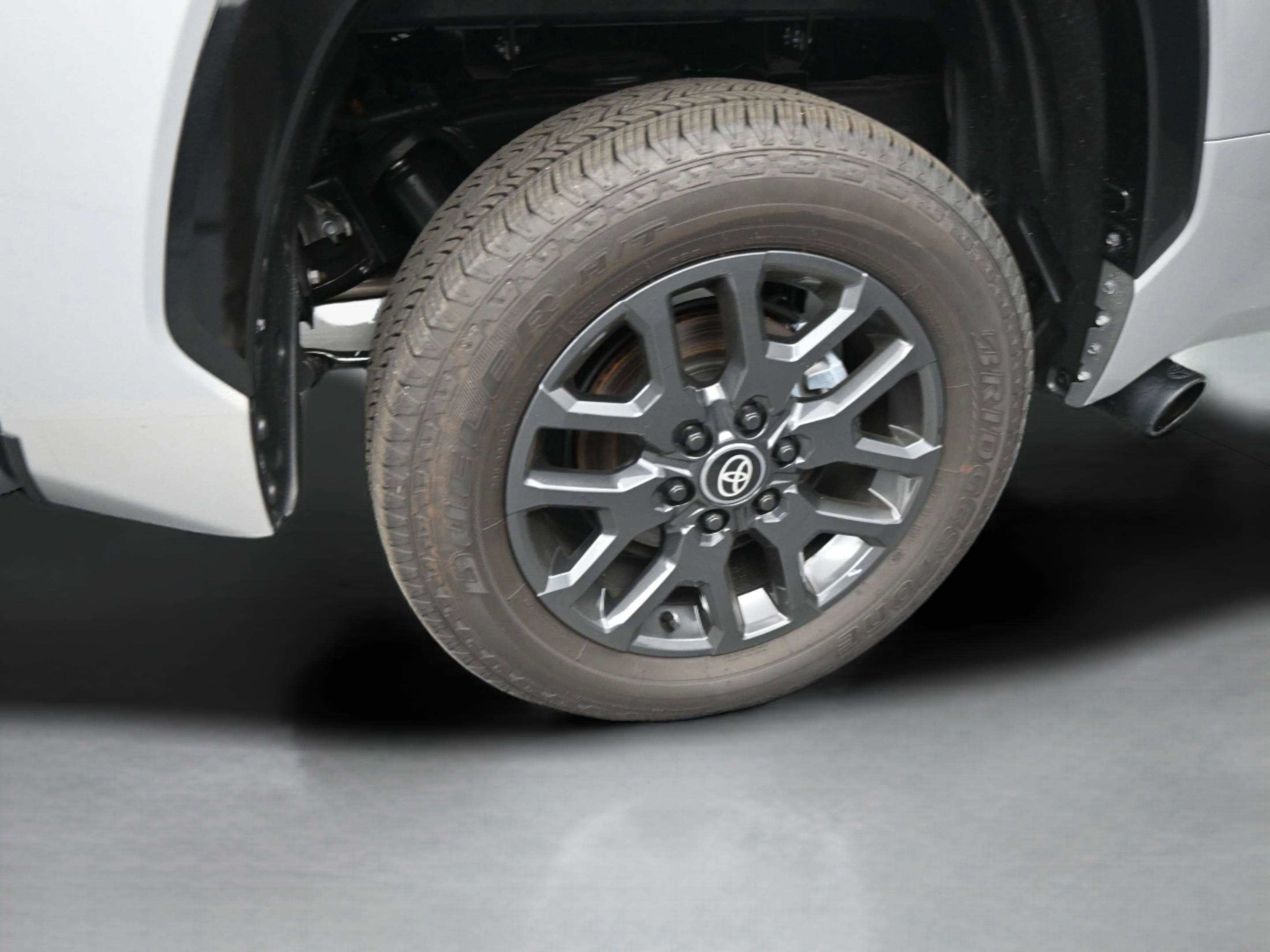 Used 2025 Toyota Tundra Platinum image 36