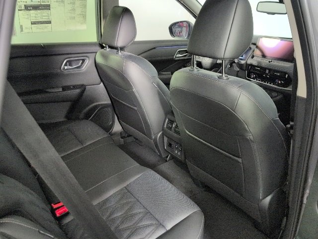 New 2026 Nissan Rogue Platinum image 11