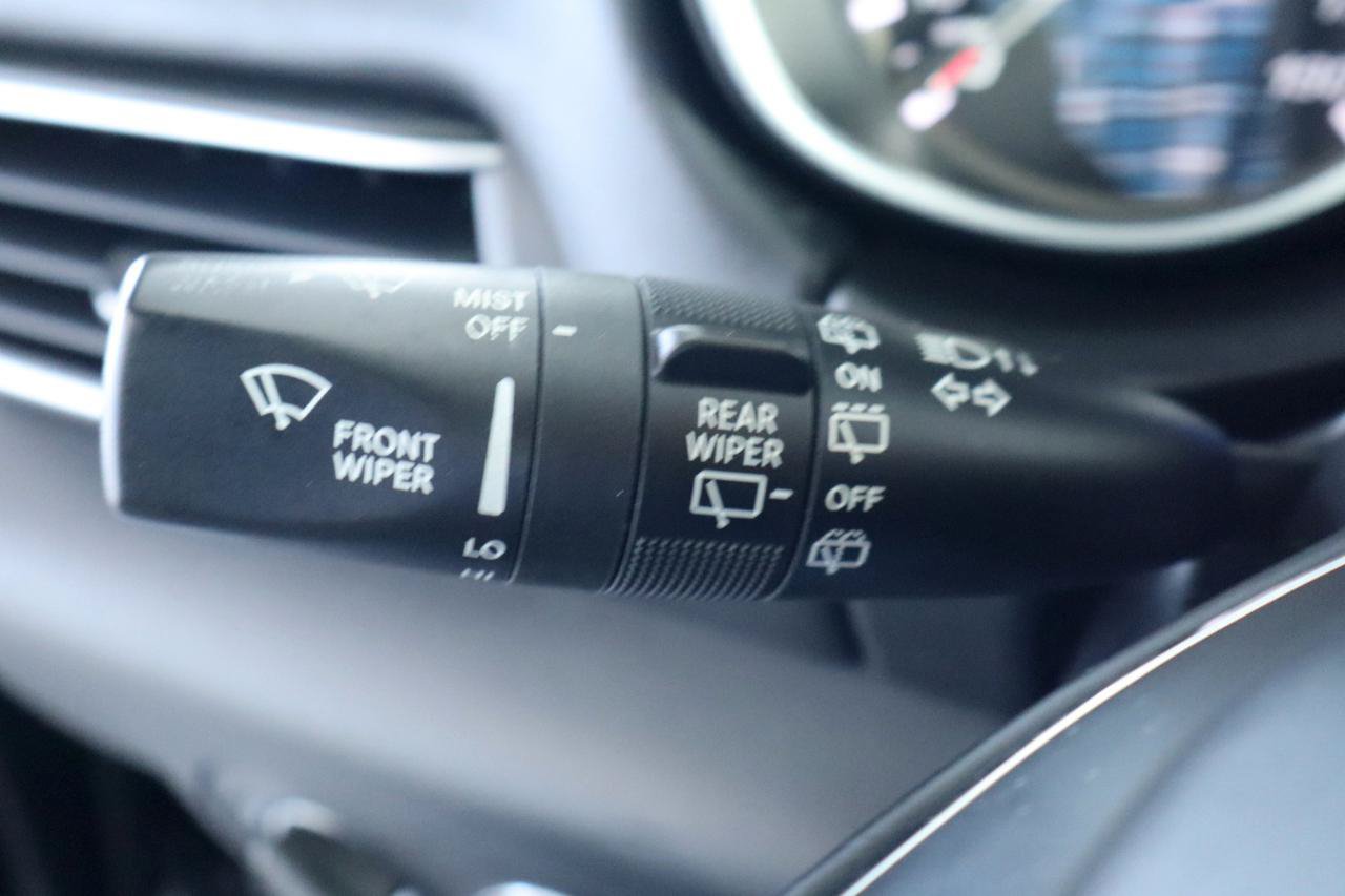 Used 2018 Maserati Levante GranLusso AWD/4WD image 24