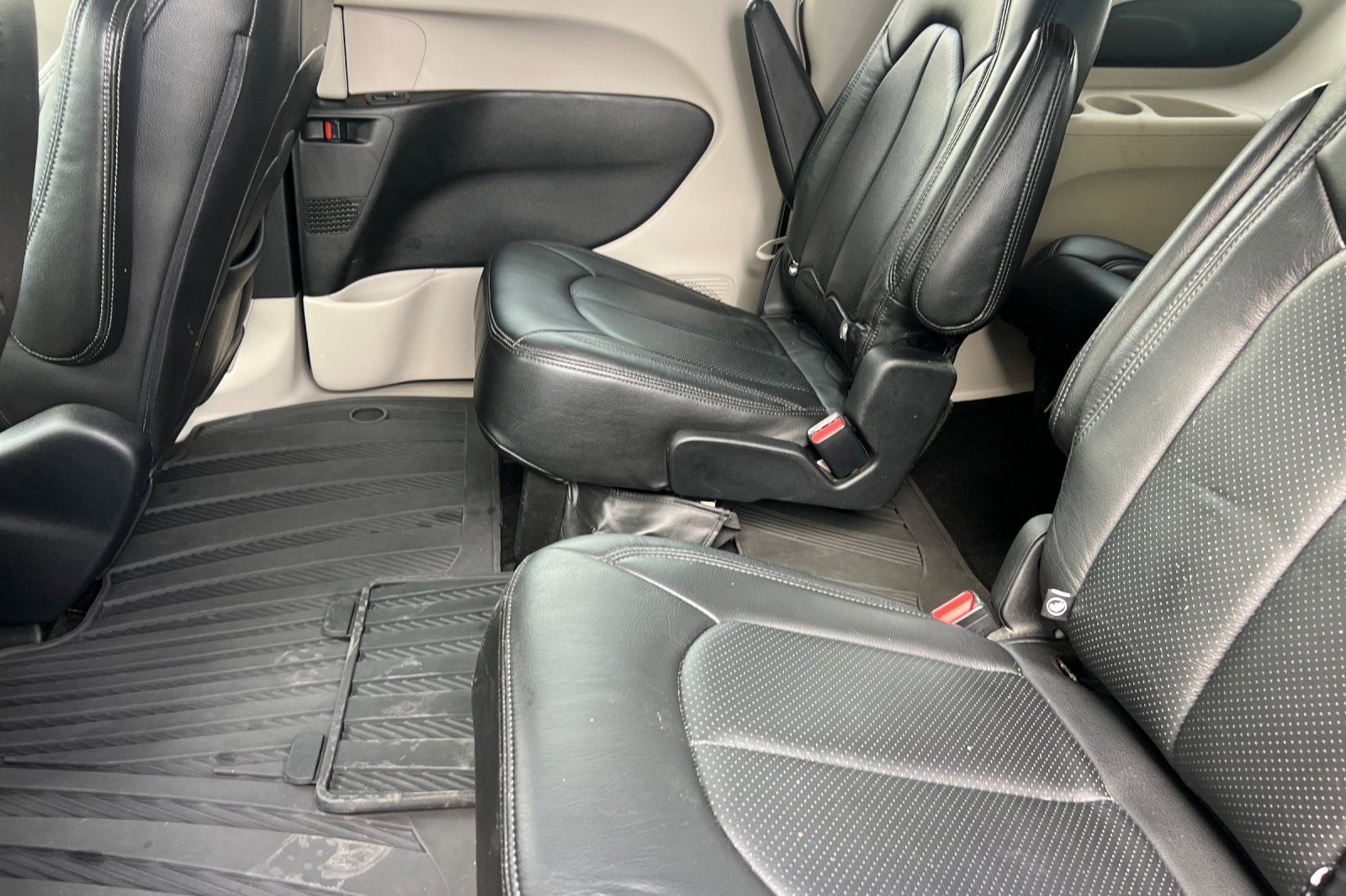 Used 2018 Chrysler Pacifica Touring Plus image 14