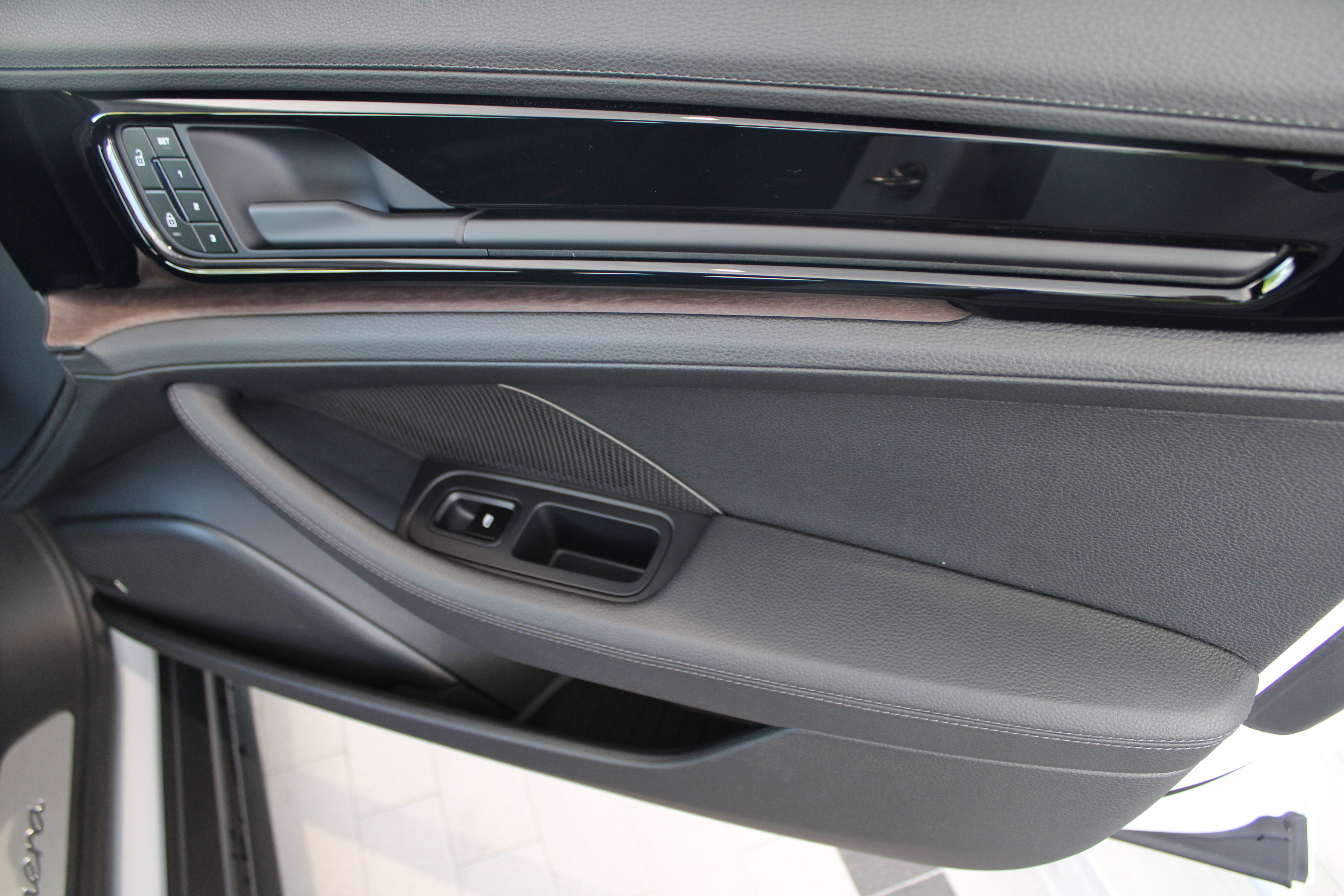 New 2025 Porsche Panamera image 32