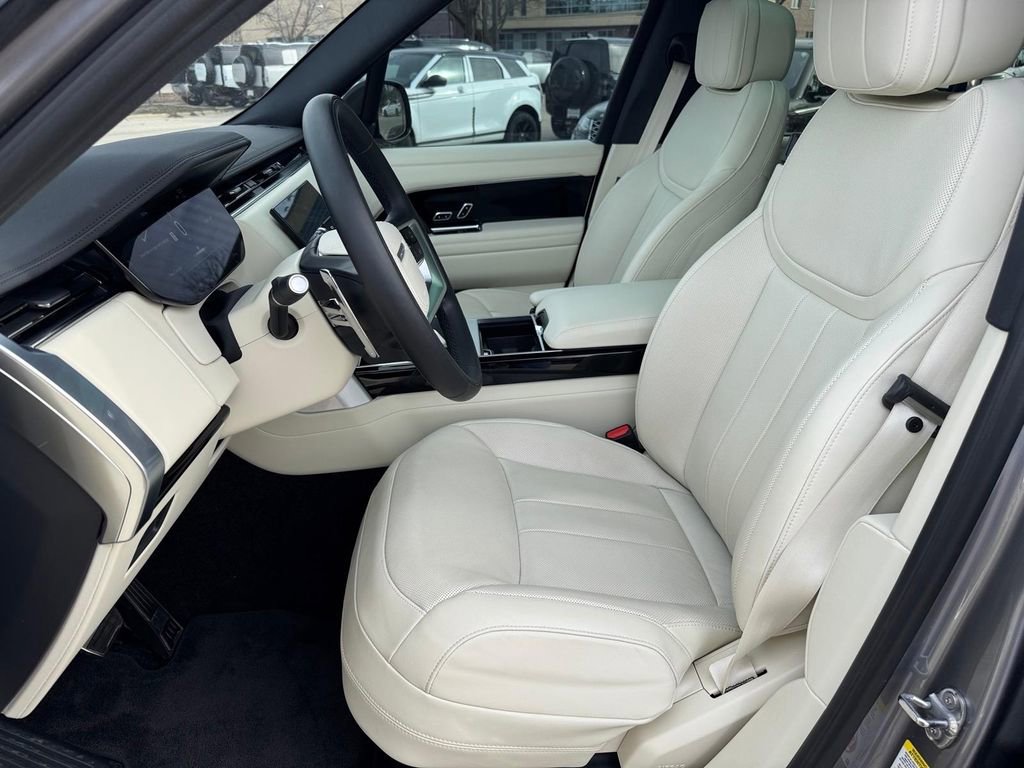Used 2025 Land Rover Range Rover Long Wheelbase SE image 8