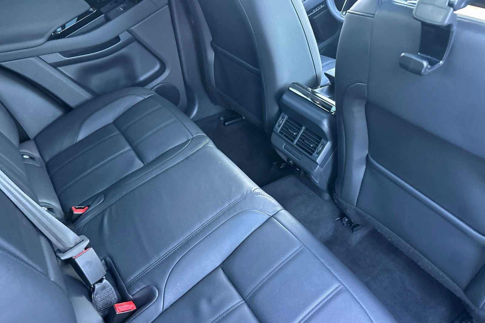 Used 2024 Land Rover Range Rover Evoque Dynamic SE image 31