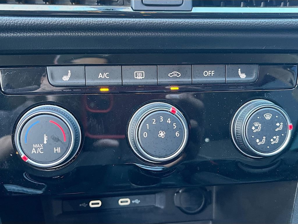 Used 2023 Volkswagen Taos SE image 15