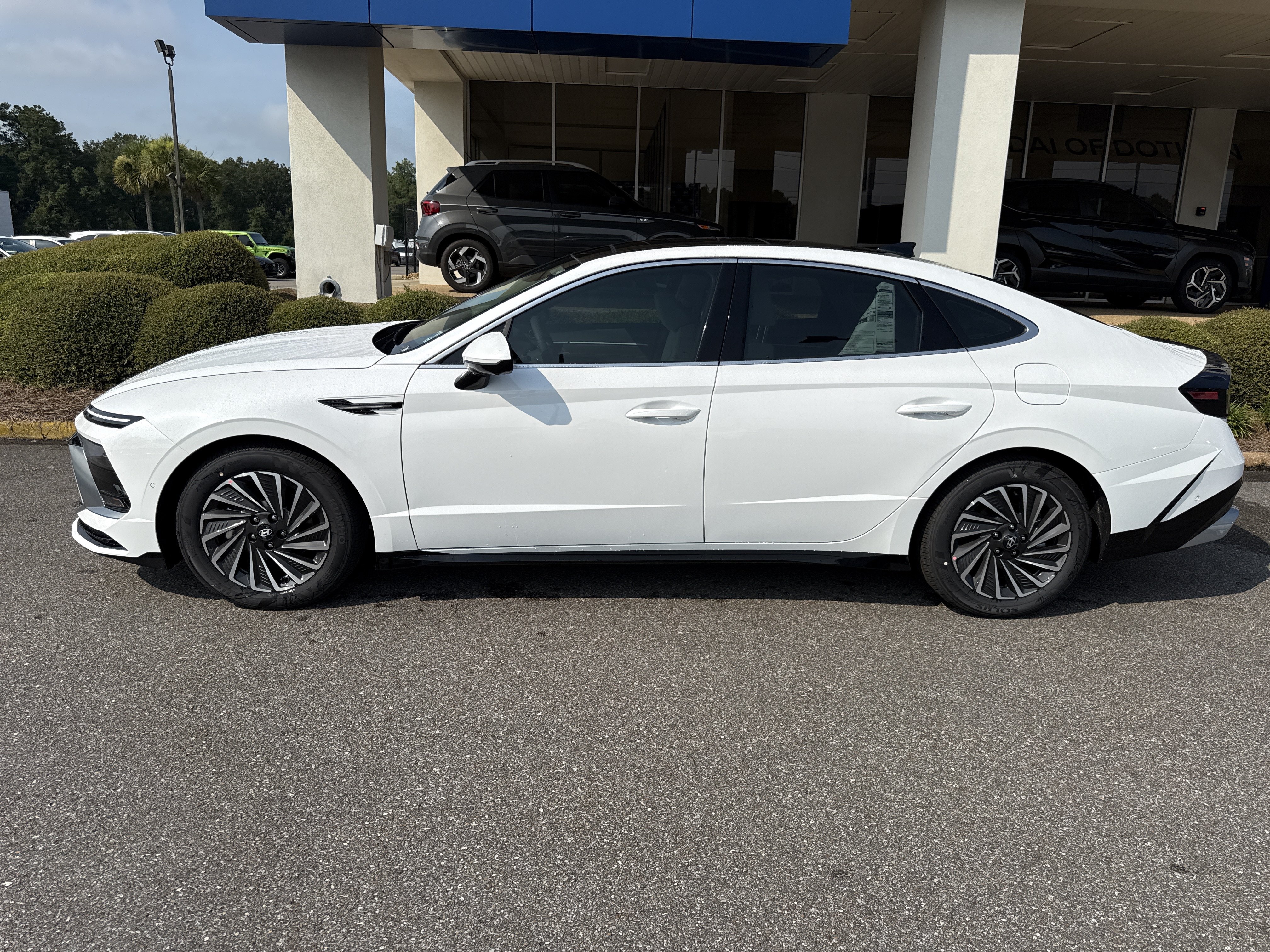 New 2026 Hyundai Sonata Limited FWD image 2