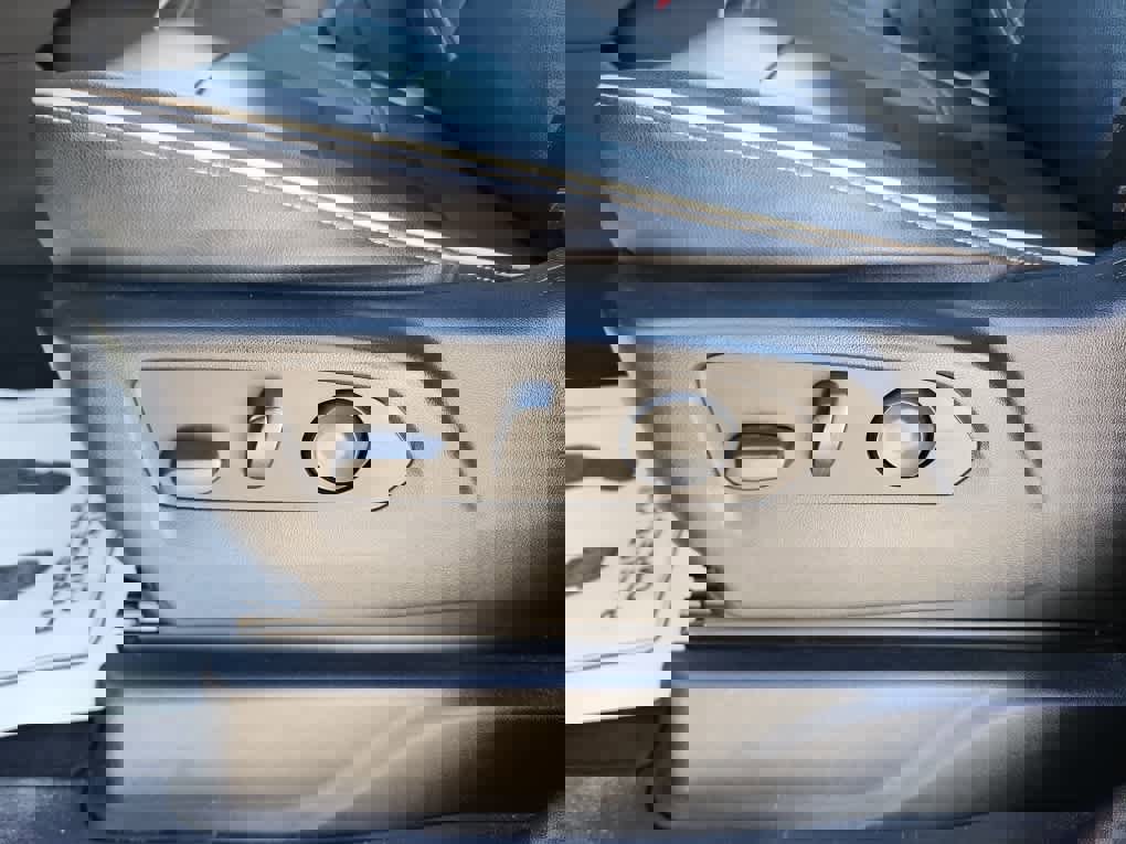 Used 2022 GMC Yukon SLT w/ SLT Luxury Package image 24