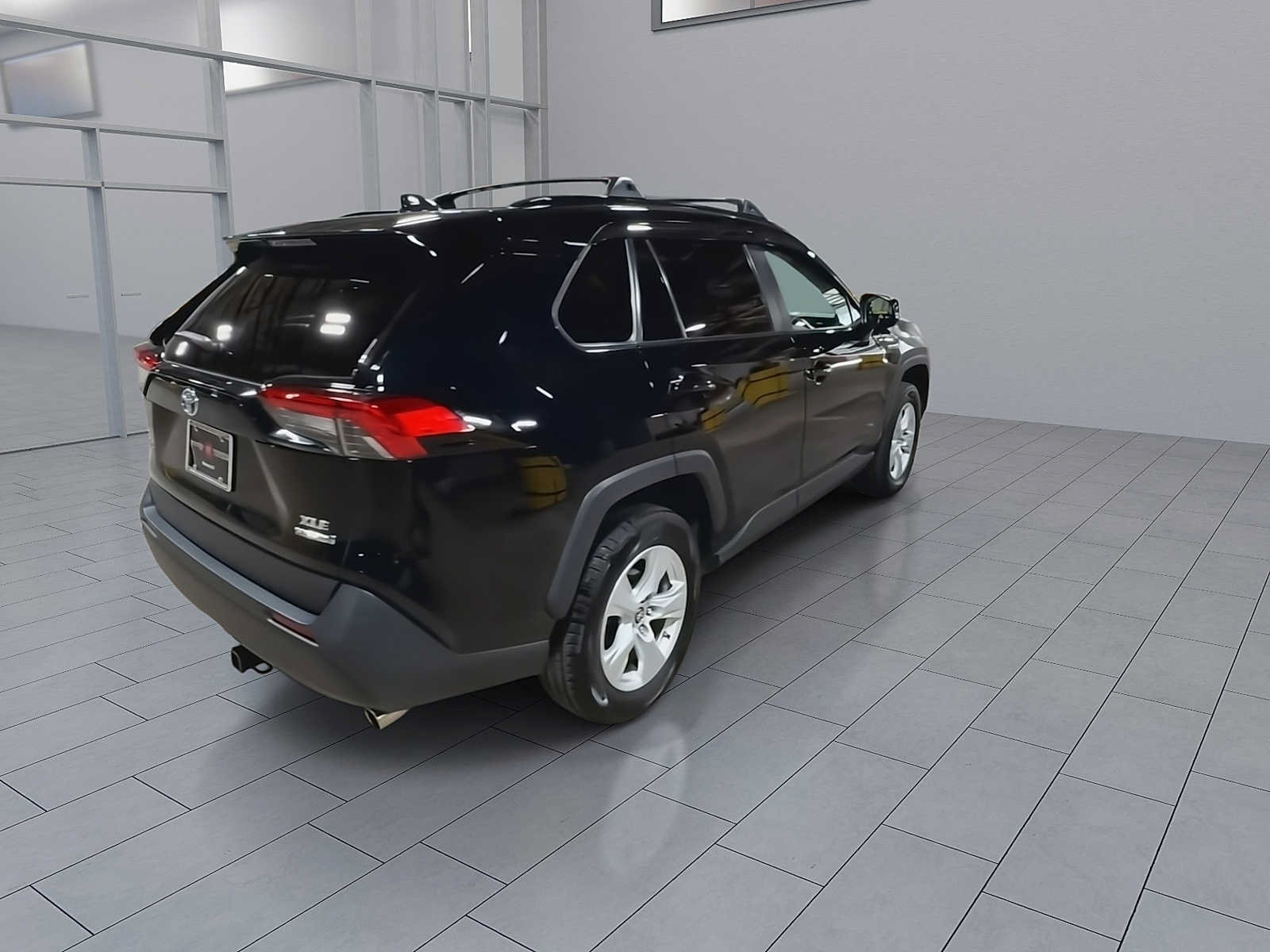 Used 2019 Toyota RAV4 XLE AWD/4WD image 8