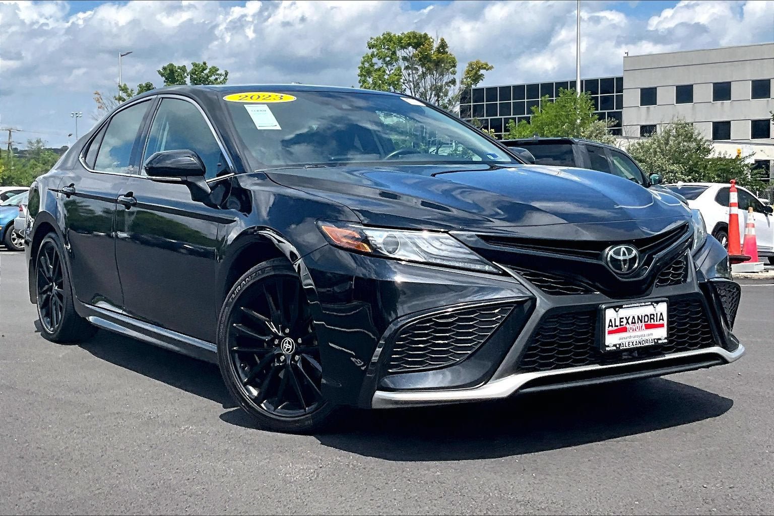 Used 2023 Toyota Camry XSE FWD image 2