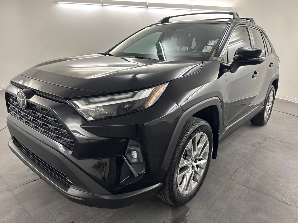 Used 2022 Toyota RAV4 XLE Premium FWD image 5