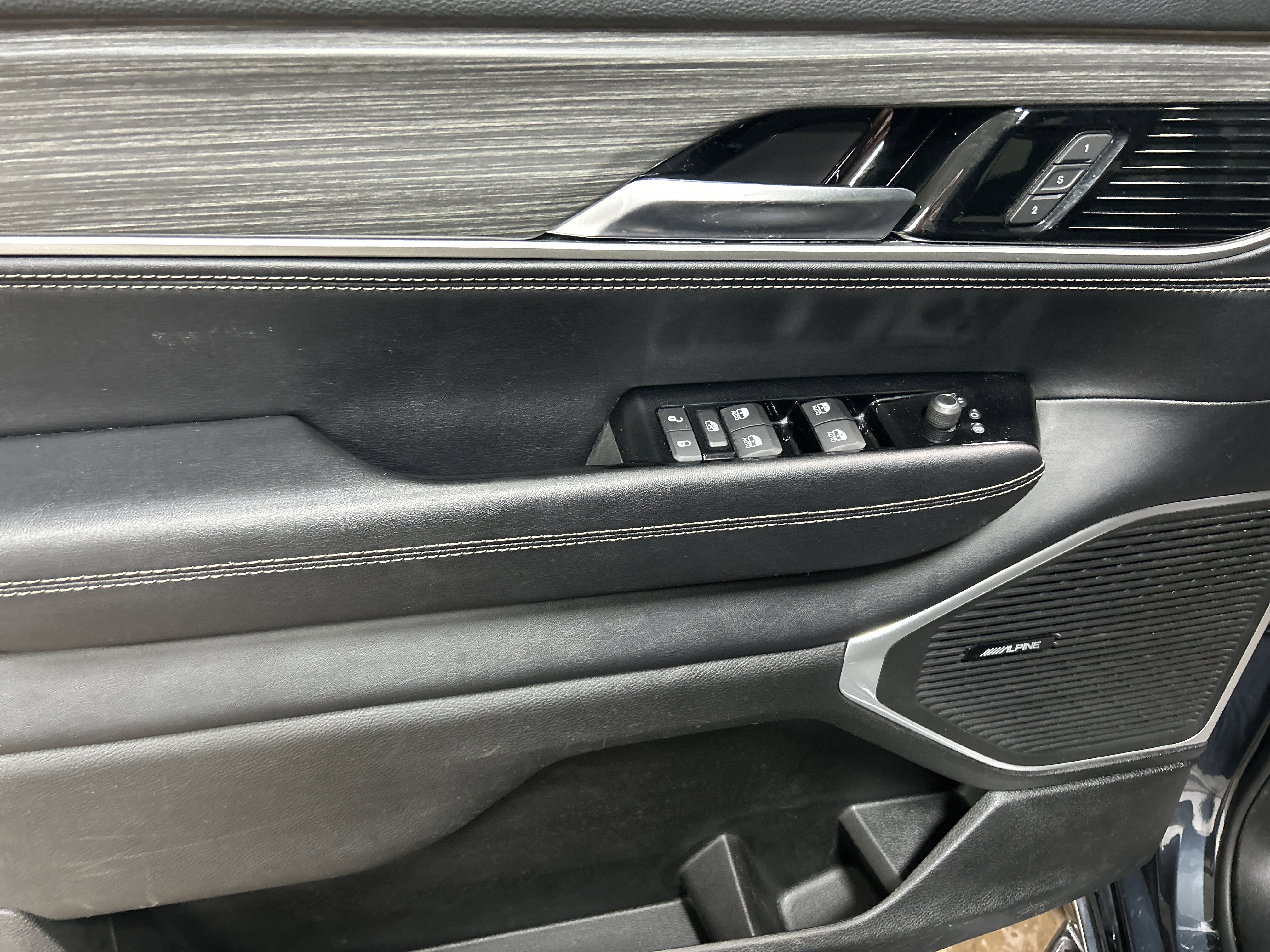 Used 2023 Jeep Wagoneer L Series II image 11