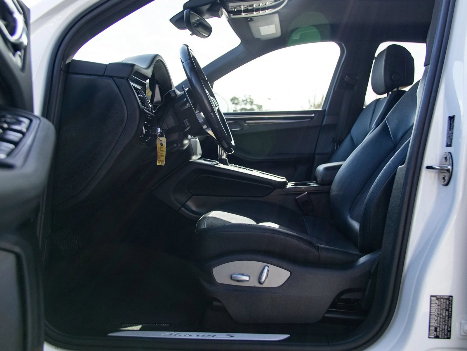 Used 2015 Porsche Macan S w/ Infotainment Package AWD/4WD image 20